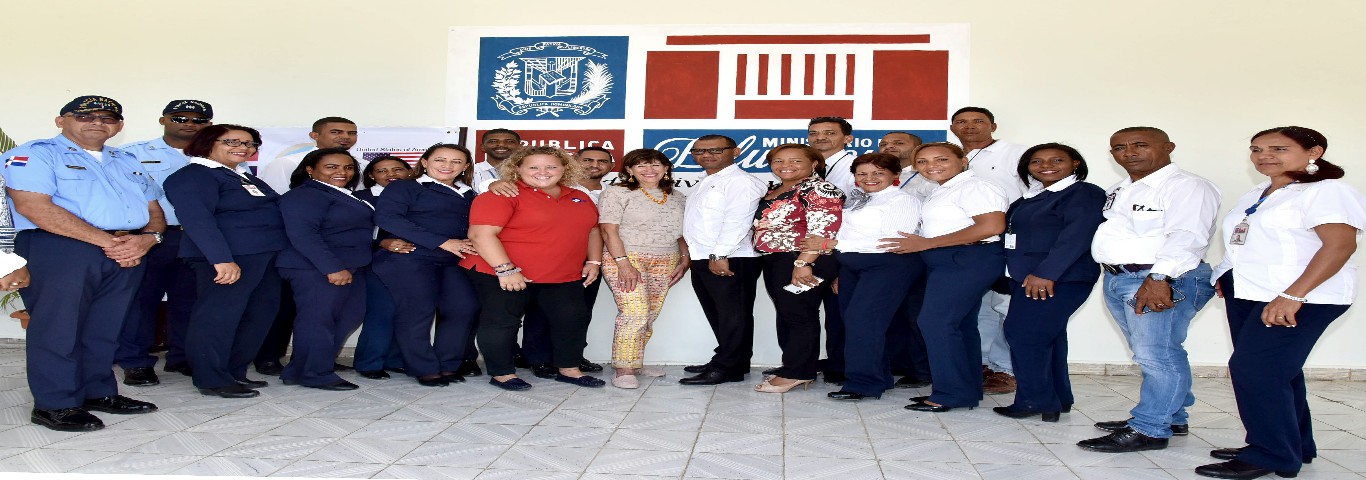  imagen Embajadora de EE.UU con la comisi&oacute;n del MINERD 