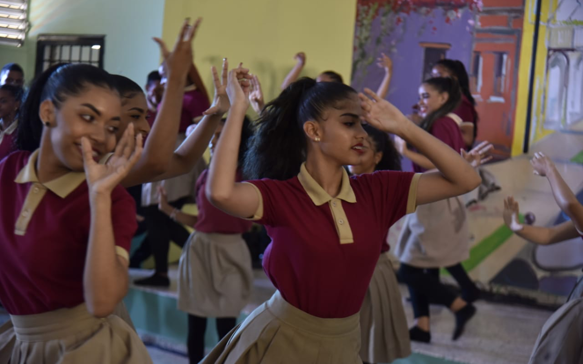  imagen Estudiantes de cuarto, quinto, y sexto de secundaria hacen presentaciones art&iacute;sticas auspiciada por la Direcci&oacute;n de Modalidad en Artes del MINERD. 