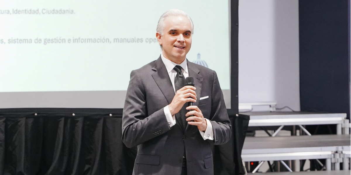  imagen ministro de Educaci&oacute;n, Luis Miguel De Camps 