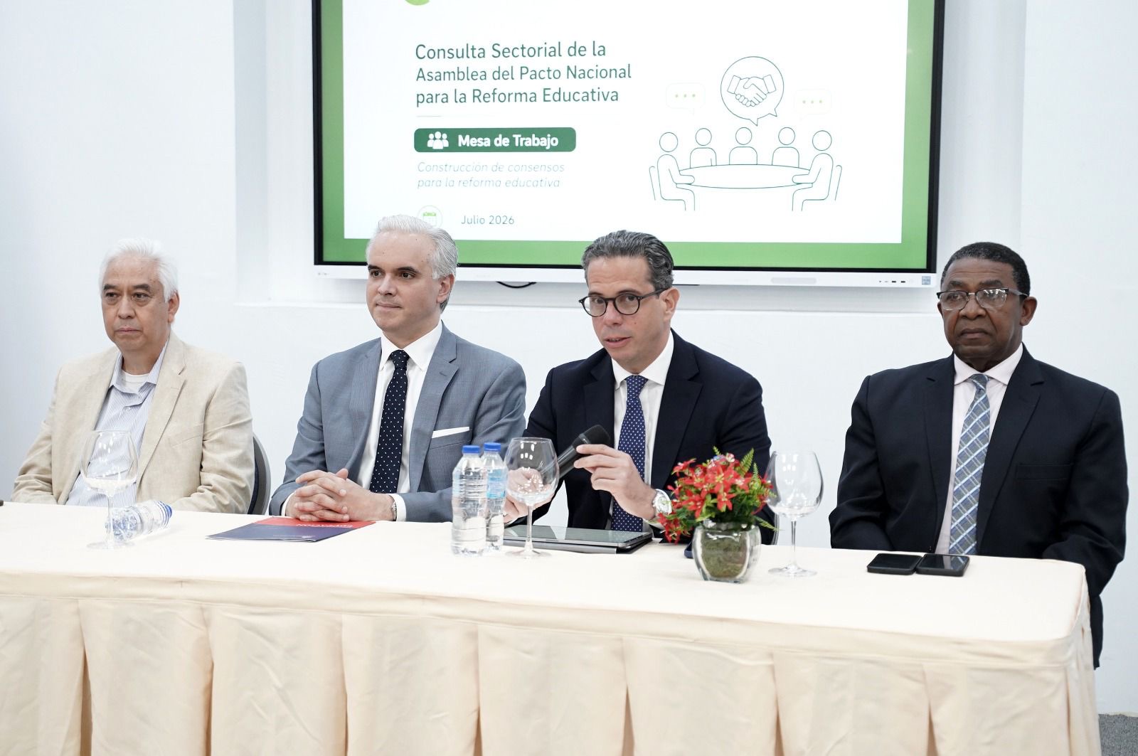  imagen Fotos del ministro de educaci&oacute;n De Camps 