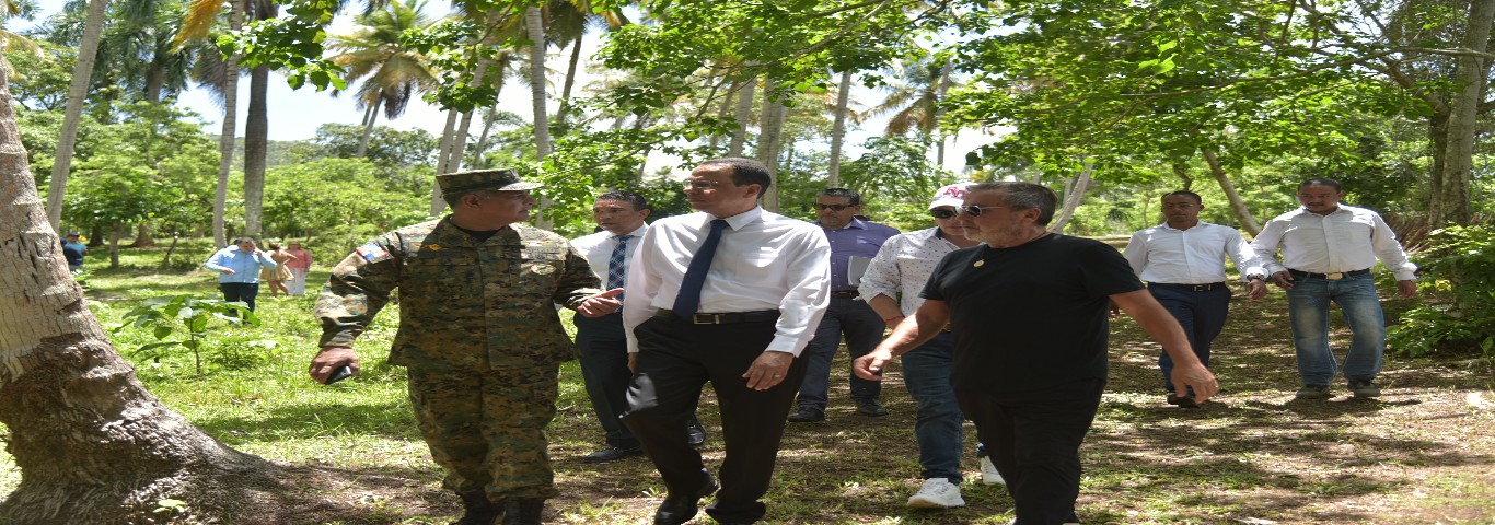  imagen Ministro Antonio Pe&ntilde;a Mirabal en recorrido con Ricardo Montaner 