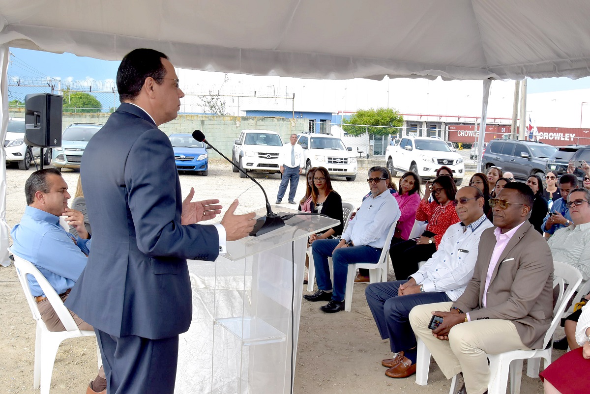  imagen Pe&ntilde;a Mirabal y ejecutivos del&nbsp;Instituto Nacional de Atenci&oacute;n Integral a la Primera Infancia (INAIPI)&nbsp;y&nbsp;de la empresa Latin American Free Zone, dieron el primer palazo 