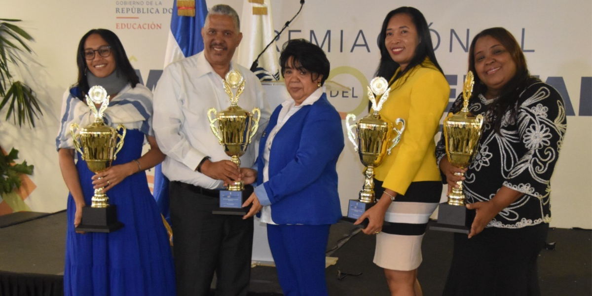  imagen Orientadores escolares reciben premio 