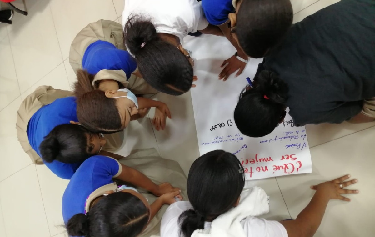  imagen Ni&ntilde;as realizando actividades juntas 