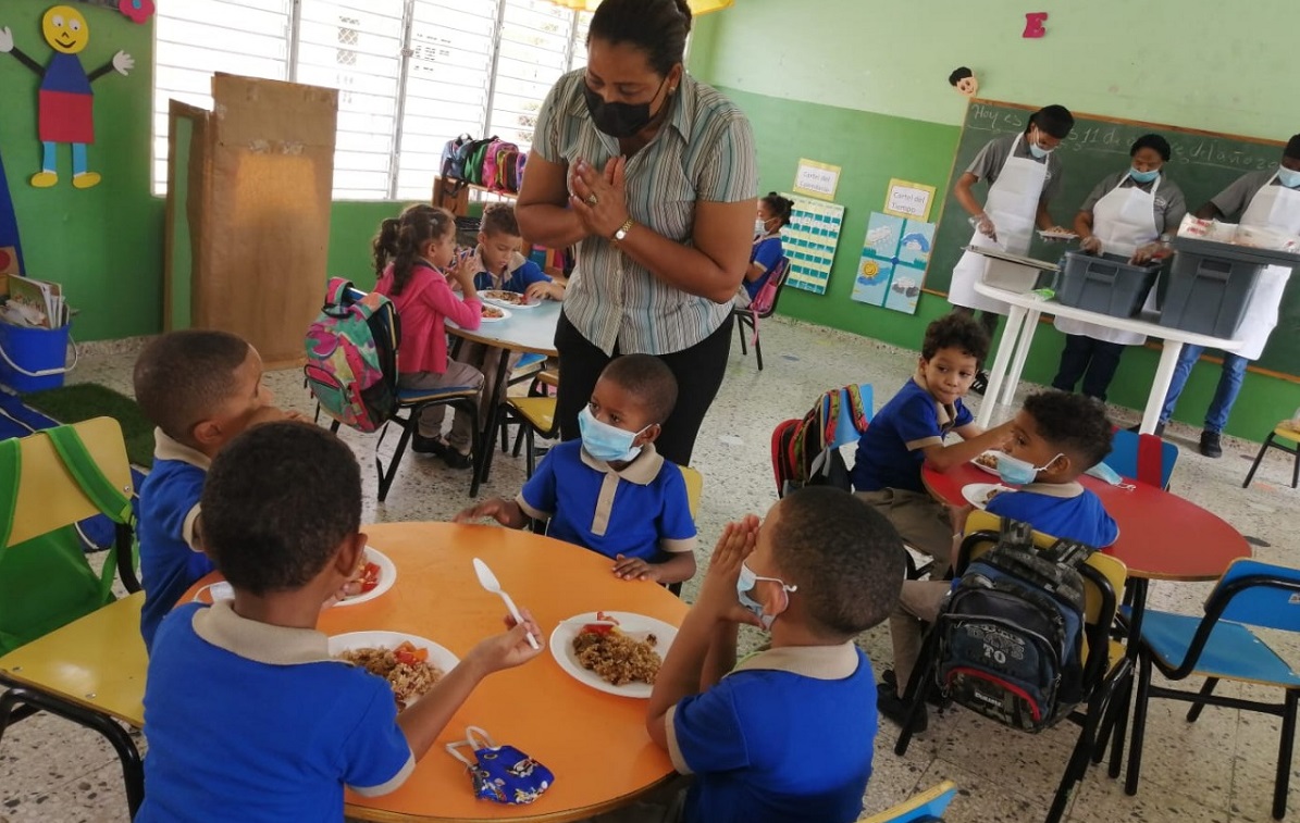  imagen Estudiantes desayunando 