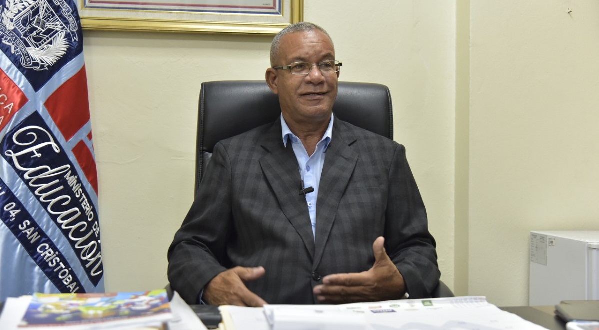  imagen En la Regional #05, de San Pedro de Macor&iacute;s, Emilia Ram&iacute;rez acompa&ntilde;&oacute; a su ni&ntilde;a Leymi Williams al primer d&iacute;a de clases desde el comedor de su casa. 