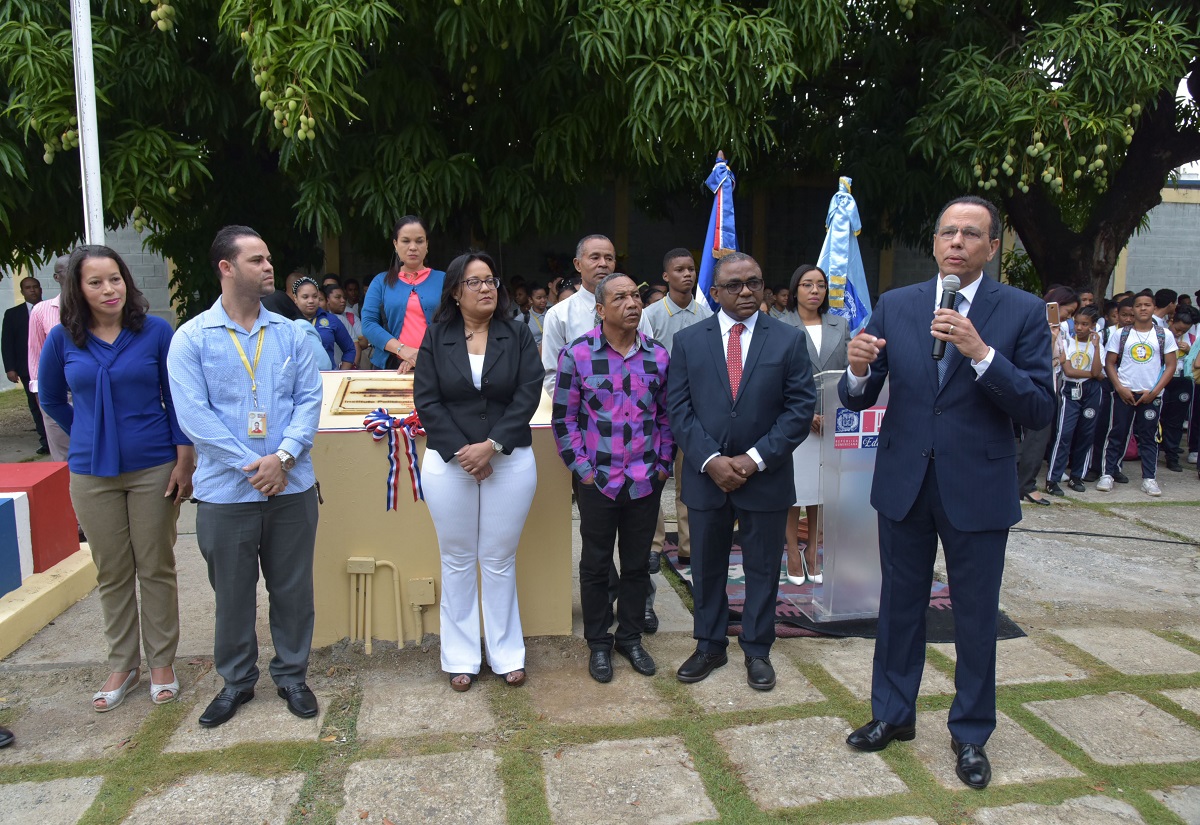  imagen Al acto asistieron, adem&aacute;s el director del Centro Polit&eacute;cnico Vegh, Cristian Quelix; Francisco De La Cruz, director de la Regional 15; personal docente y administrativo del plantel, entre otras personalidades.&nbsp; &nbsp; &nbsp; &nbsp; 