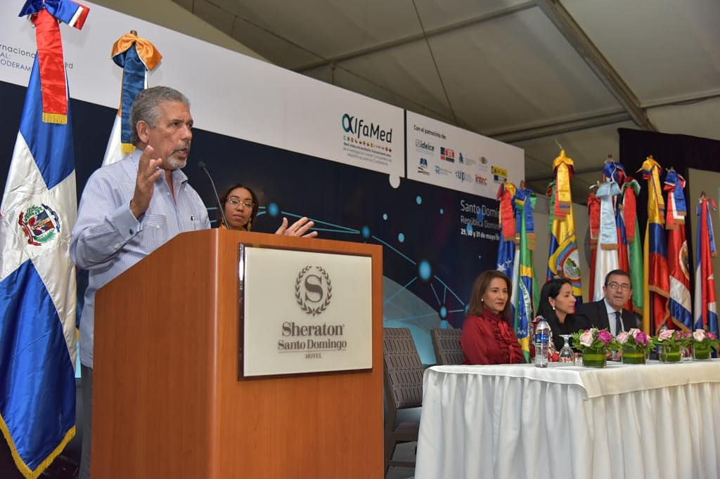  imagen Representantes durante sus intervenciones. 