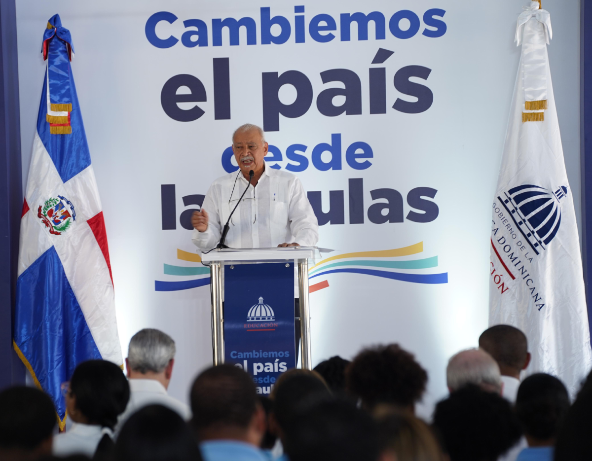  imagen Presidente Luis Abinader corta la cinta para inaugurar centro estudiantil 