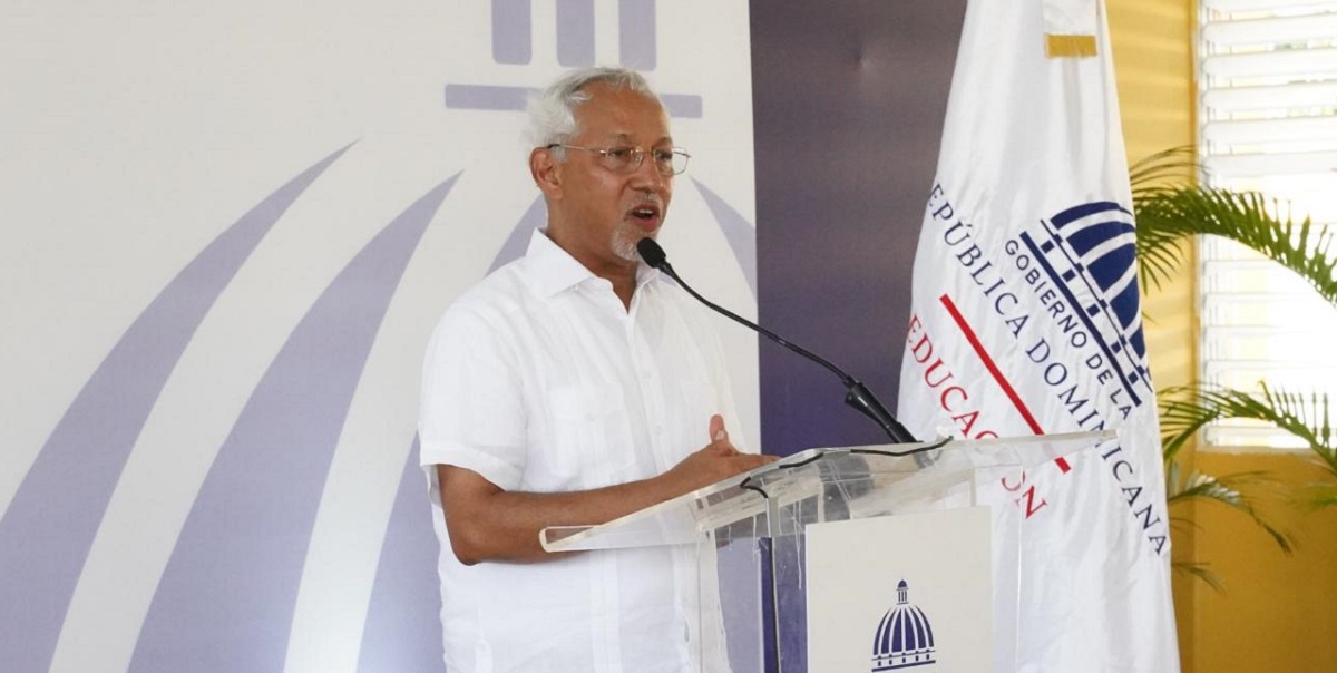  imagen presidente Luis Abinader y el ministro de Educaci&oacute;n &Aacute;ngel Hern&aacute;ndez en cortes de cintas&nbsp; 