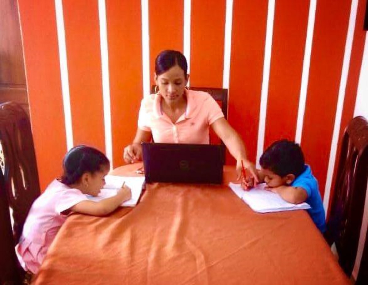  imagen Estudiantes siguen su estudios desde sus casas 