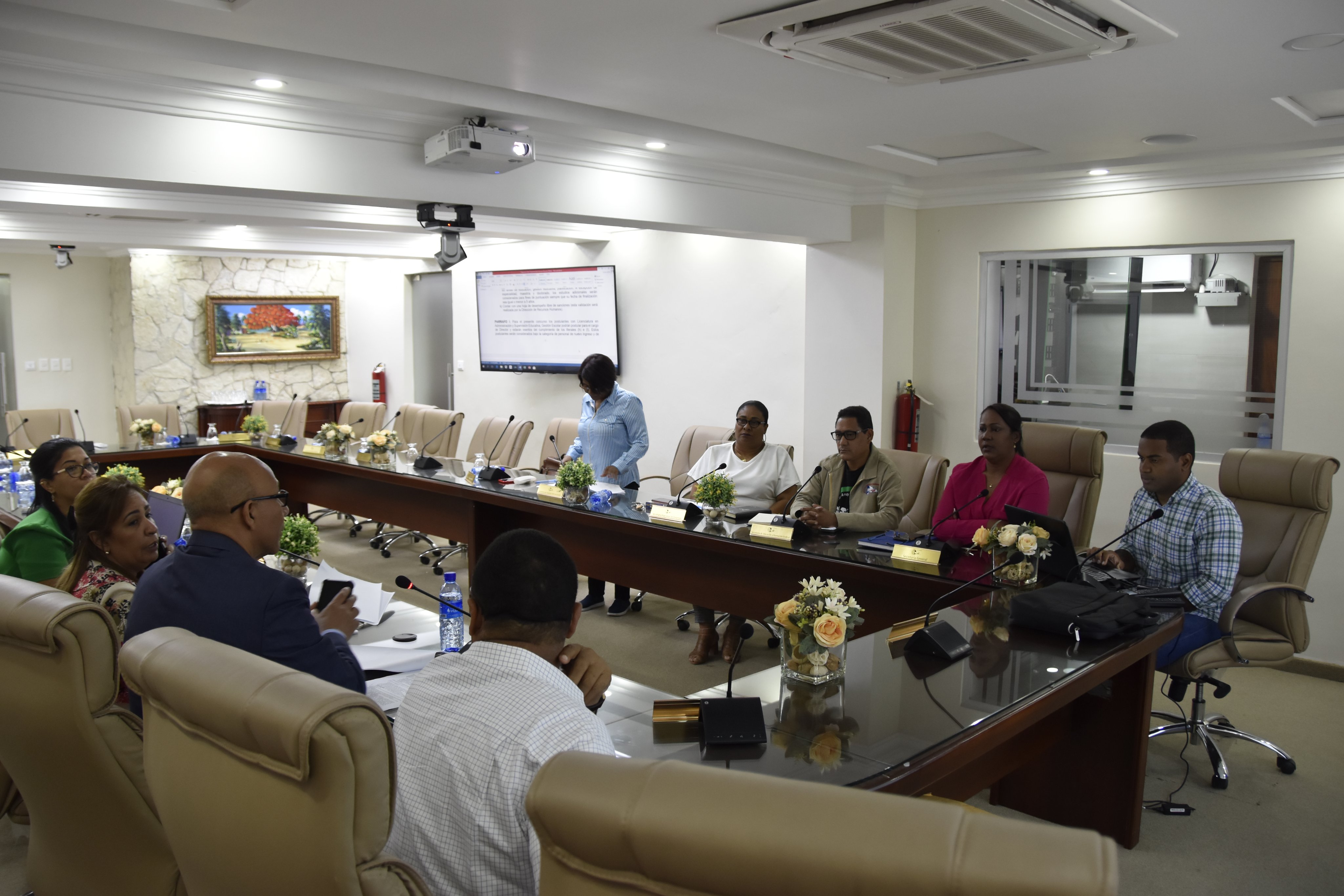  imagen Comisi&oacute;n de alto nivel del Ministerio de Educaci&oacute;n (MINERD), encabezada por el director del Gabinete Ministerial, Henry Santos, particip&oacute; de una reuni&oacute;n de trabajo con la directiva de la Asociaci&oacute;n Dominicana de Profesores (ADP). 