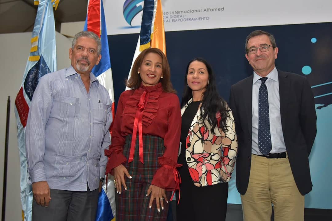  imagen Representantes durante sus intervenciones. 