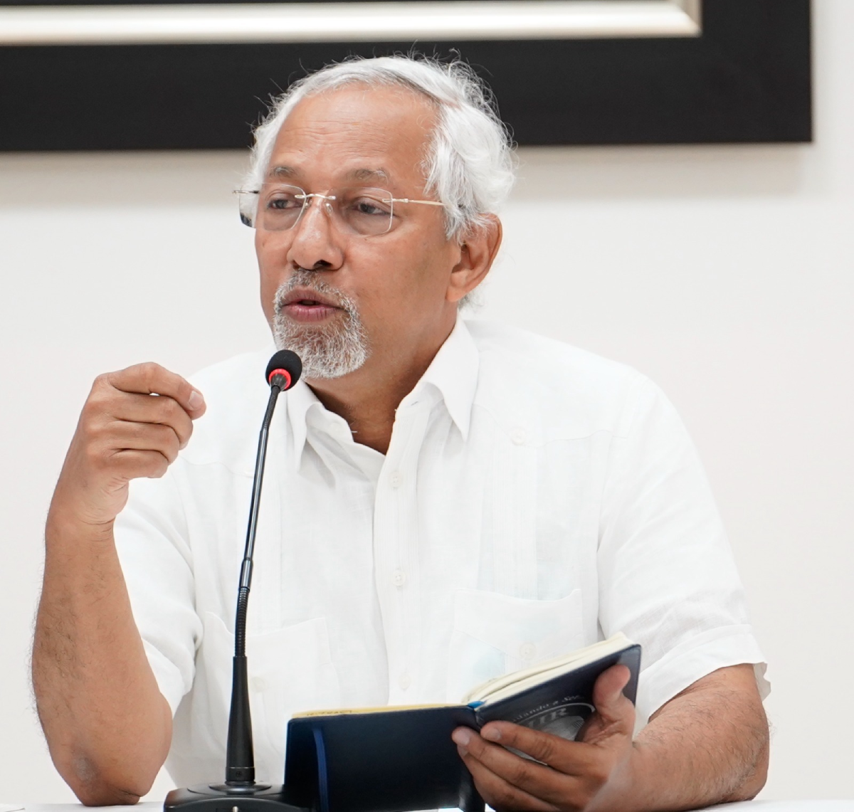  imagen Ministro de Educaci&oacute;n, &Aacute;ngel Hern&aacute;ndez reunido&nbsp; con los directores de las regionales educativas del Eje Central. 