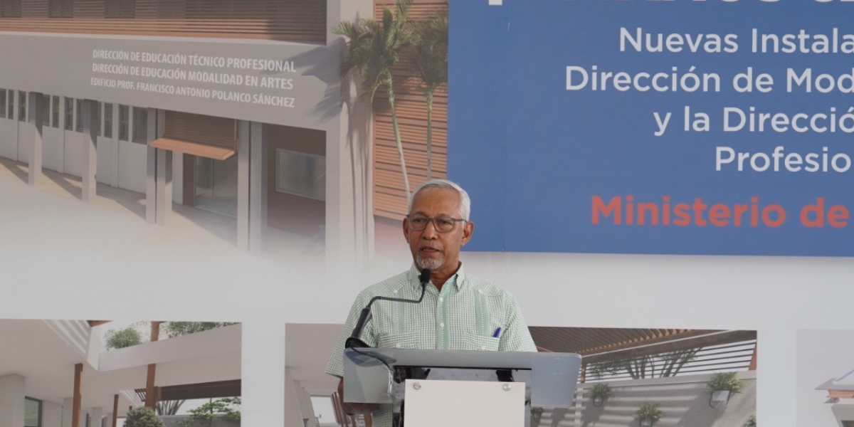  imagen Presidente Luis Abinader junto al Ministro de Educaci&oacute;n &Aacute;ngel Hern&aacute;ndez&nbsp; 