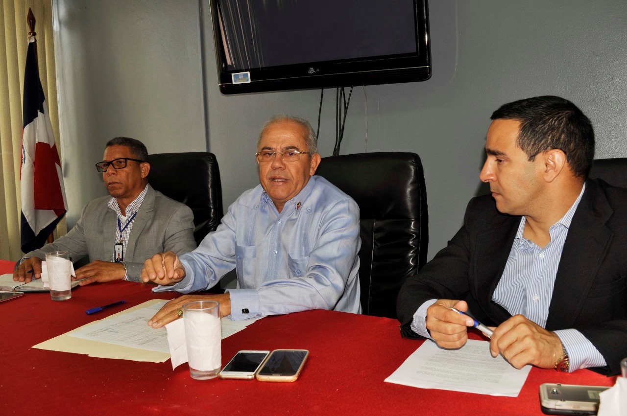  imagen Comisi&oacute;n de la&nbsp;Direcci&oacute;n General de Mantenimiento de Infraestructura Escolar de Educaci&oacute;n ofreciendo declaraciones 