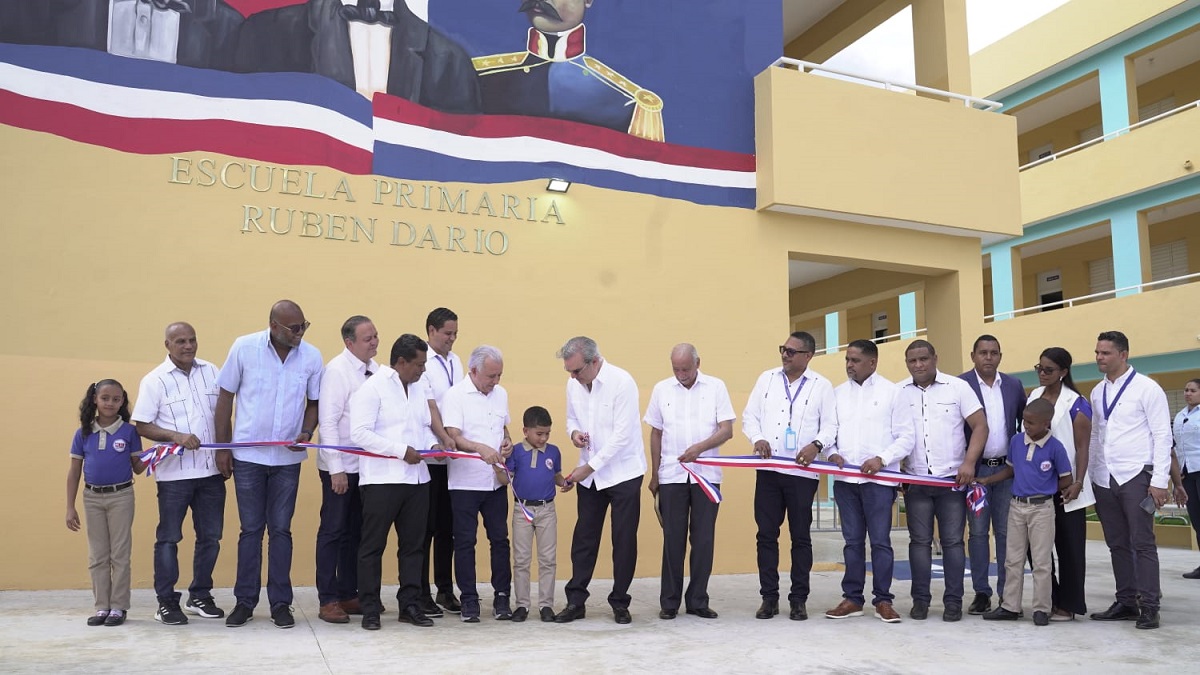  imagen Presidente Abinader en inauguraci&oacute;n de centros educativos en los Alcarrizos 