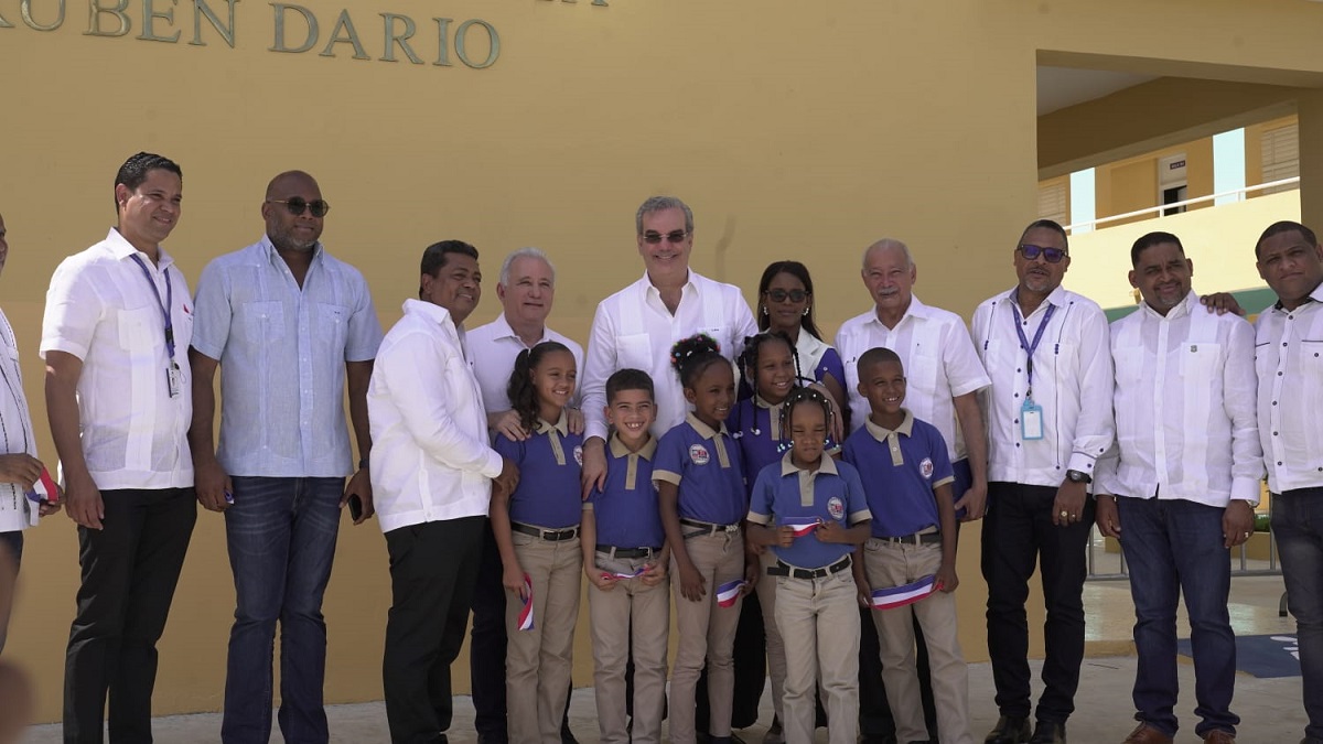  imagen Presidente Abinader en inauguraci&oacute;n de centros educativos en los Alcarrizos 