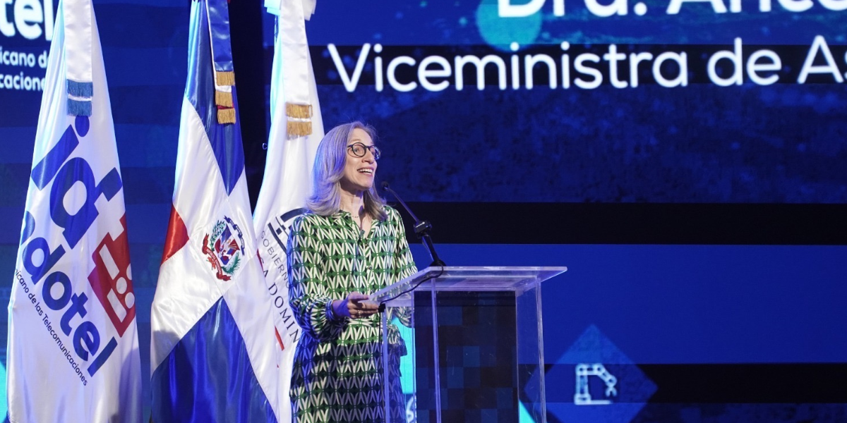 imagen fotos de estudiantes recibiendo premio 