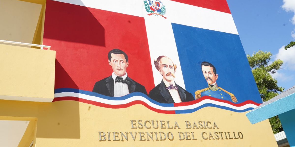  imagen Presidente Luis Abinader junto al Ministro de Educaci&oacute;n, &Aacute;ngel Hern&aacute;ndez en inauguraci&oacute;n&nbsp; 