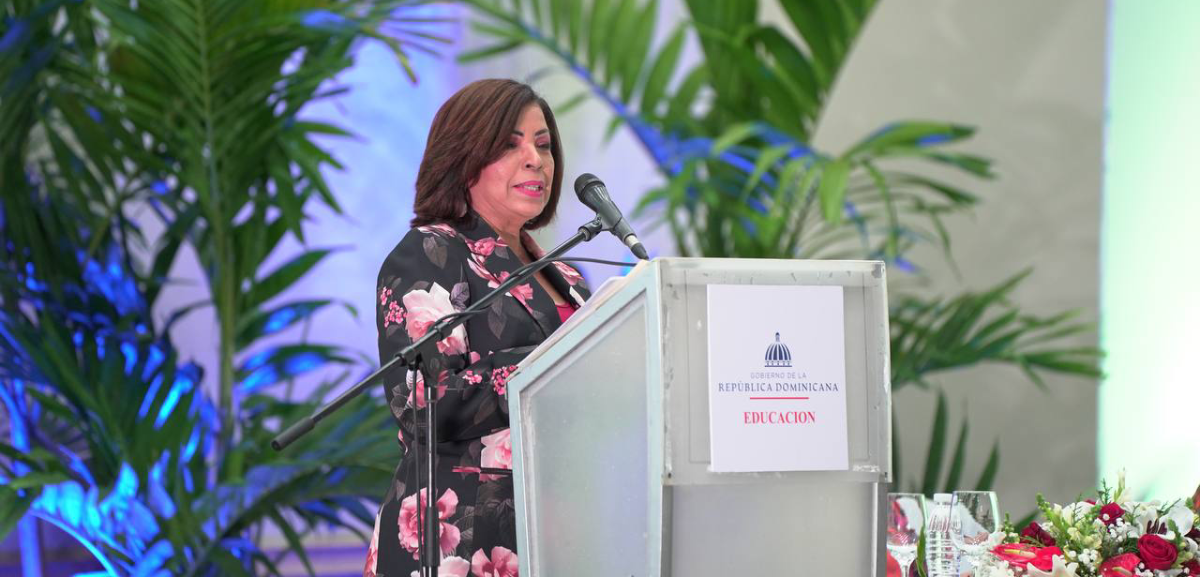  imagen Ministro de Educaci&oacute;n, &Aacute;ngel Hern&aacute;ndez. 