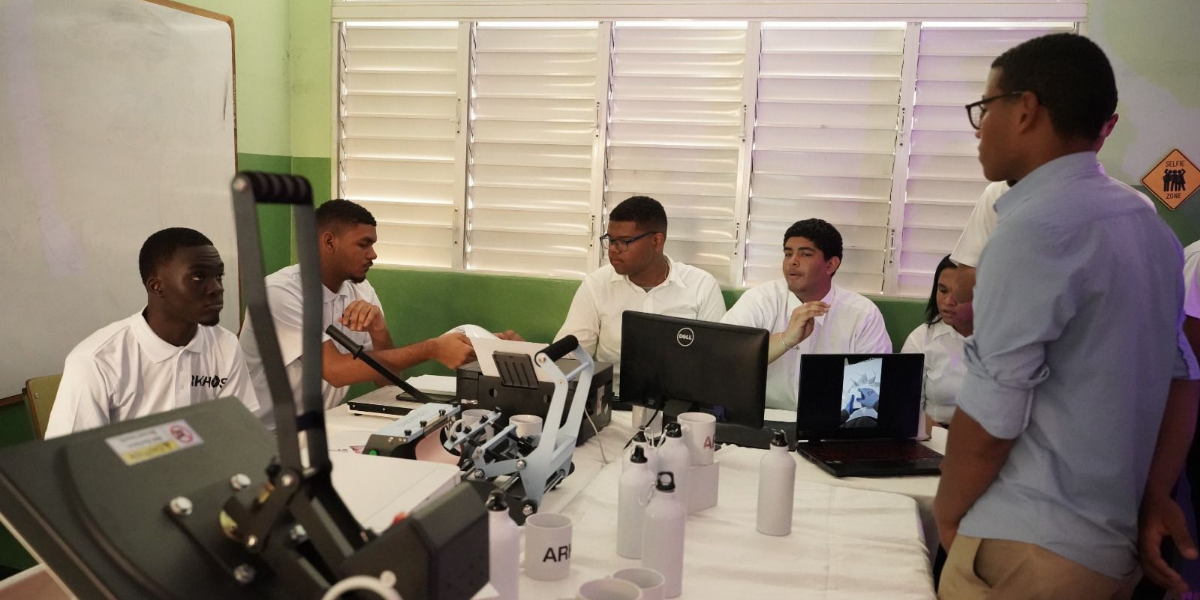  imagen Estudiantes muestran su emprendimiento&nbsp; 