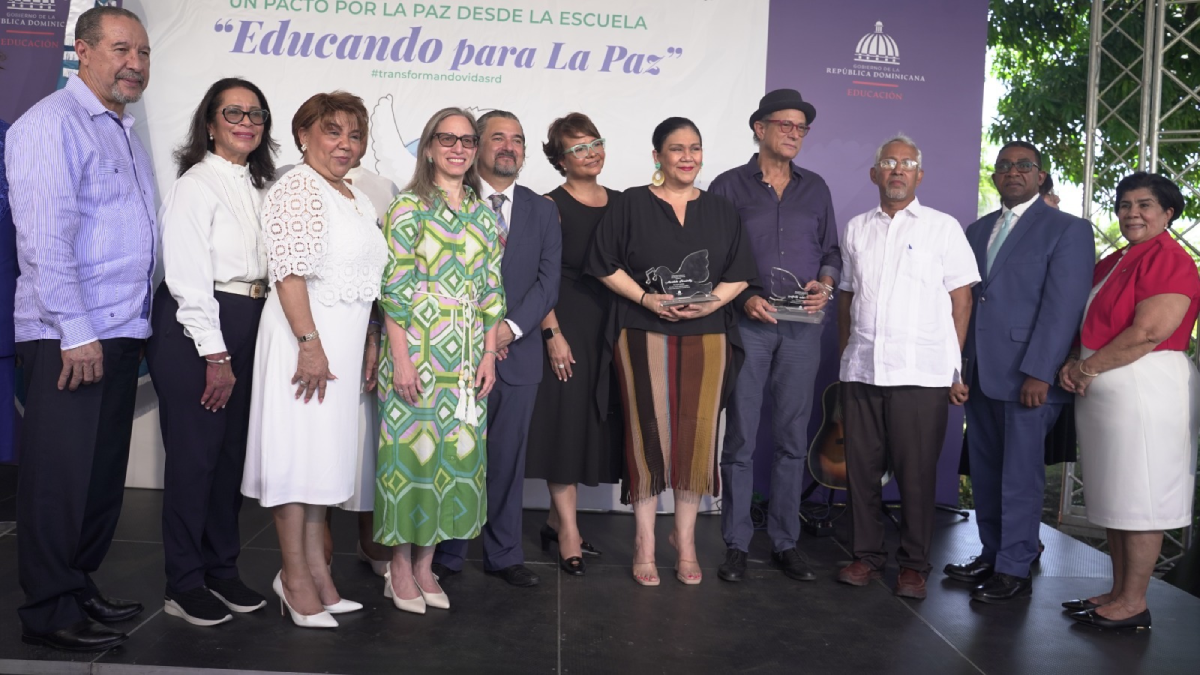  imagen Ministro de Educaci&oacute;n, &Aacute;ngel Hern&aacute;ndez comparte con autoridades educativas y titulares de UNICEF. 