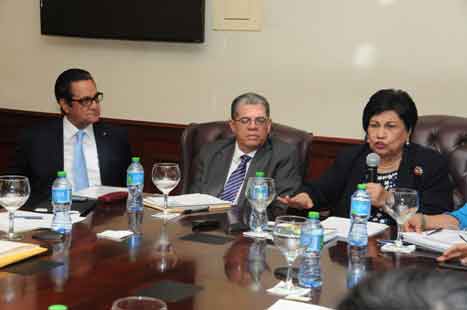  imagen Ministerio Educación capacitará a 1,413 profesores en programa con universidades 