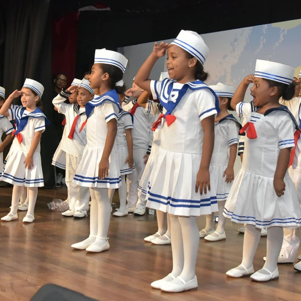  imagen Ni&ntilde;os bailan en el escenario durante su presentaci&oacute;n en XII Muestra Nacional de Educaci&oacute;n Art&iacute;stica y la Sexta Gala de la Modalidad en Artes 