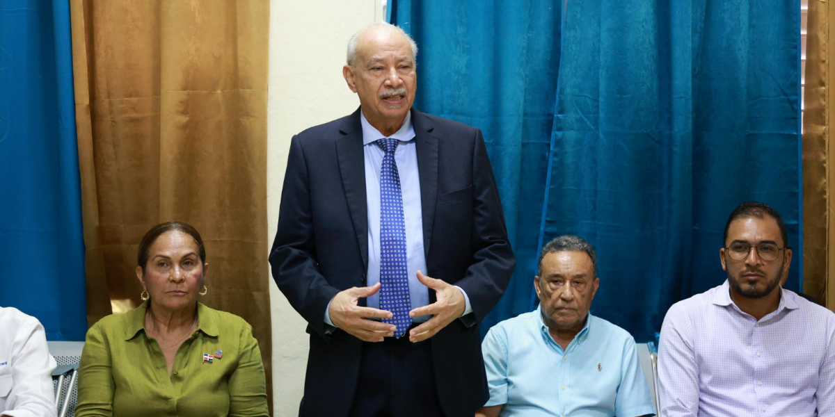  imagen Viceministro Francisco D&rsquo;&Oacute;leo y el director de Infraestructura Escolar, Roberto Herrera 