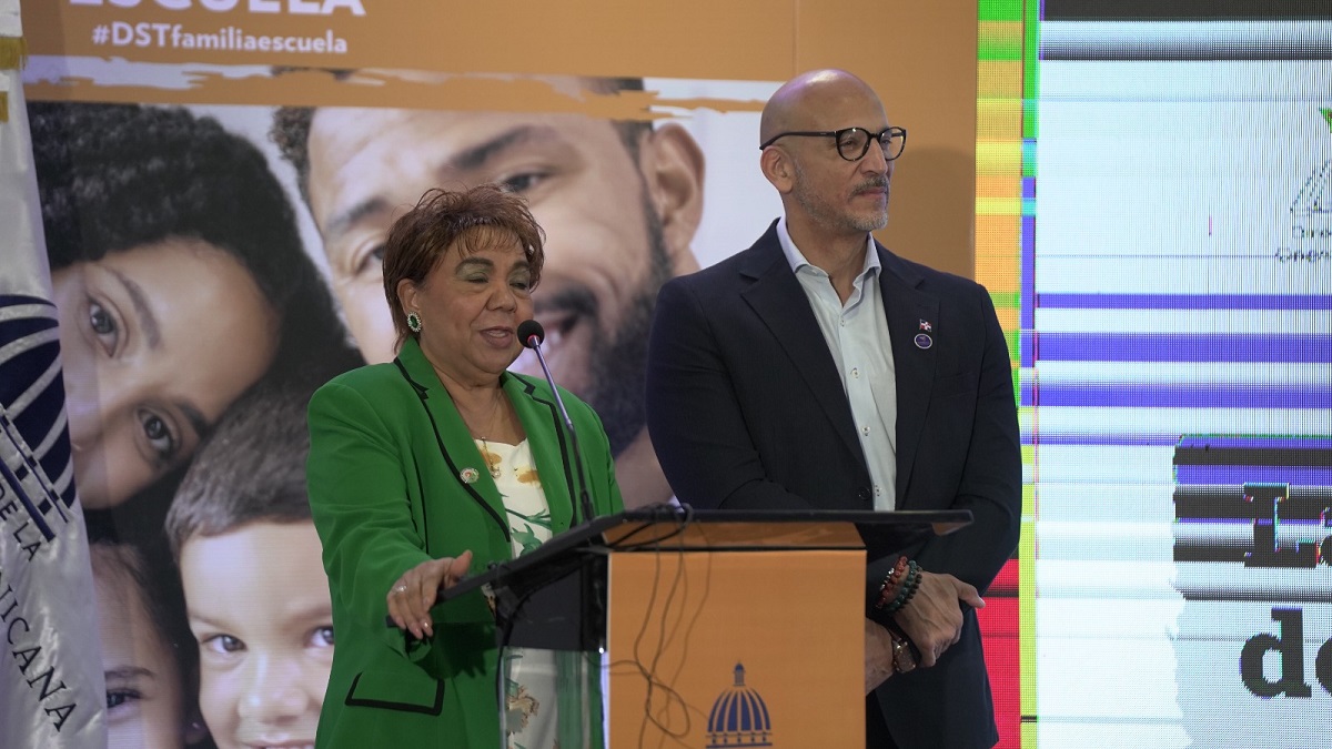  imagen Foto de la viceministra&nbsp;Ancell Scheker y dem&aacute;s entidades&nbsp; 