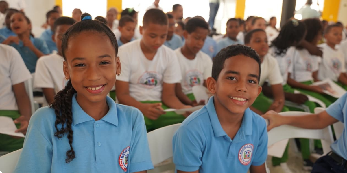  imagen Fotos de estudiantes en las escuelas sonriendo&nbsp; 