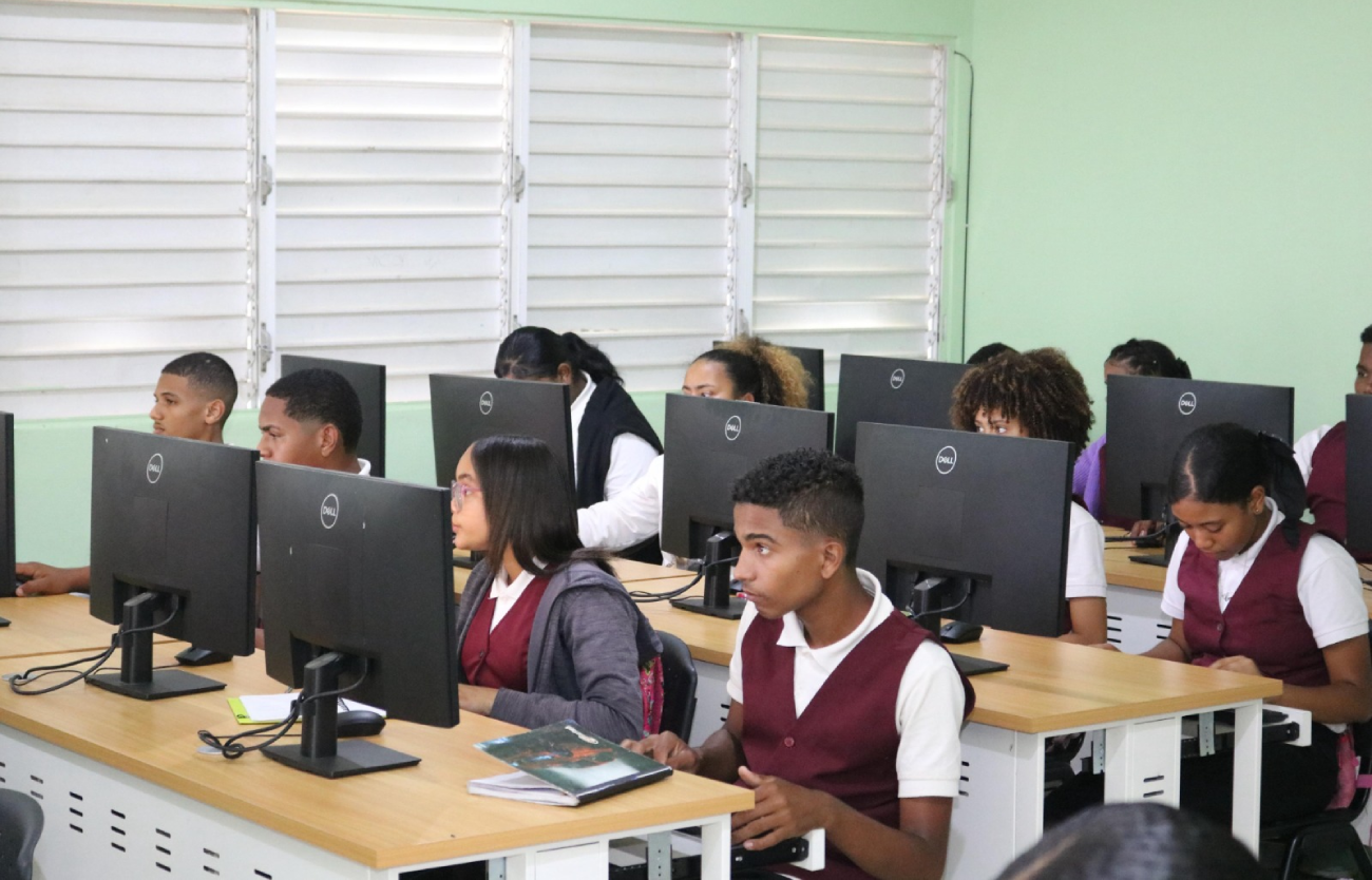  imagen Plan de Fortalecimiento de la Educaci&oacute;n T&eacute;cnico Profesional&rdquo;, beneficiando a un total de 972 estudiantes. 