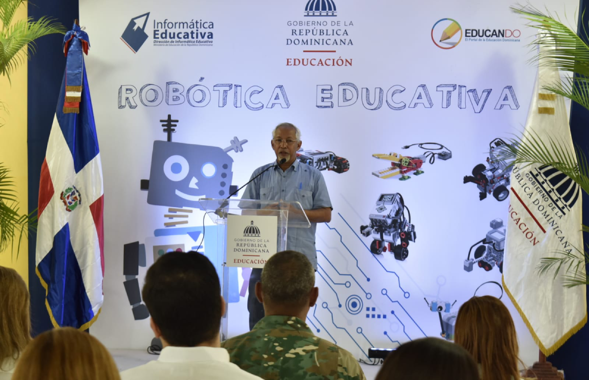  imagen Vicepresidente de la Rep&uacute;blica Dominicana, Raquel Pe&ntilde;a, Ministro de Educaci&oacute;n, &Aacute;ngel Hern&aacute;ndez participan en la apertura del campamento de verano 2023. 
