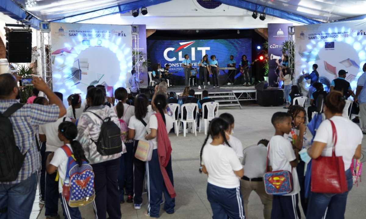  imagen Estudiantes en actividades art&iacute;sticas 