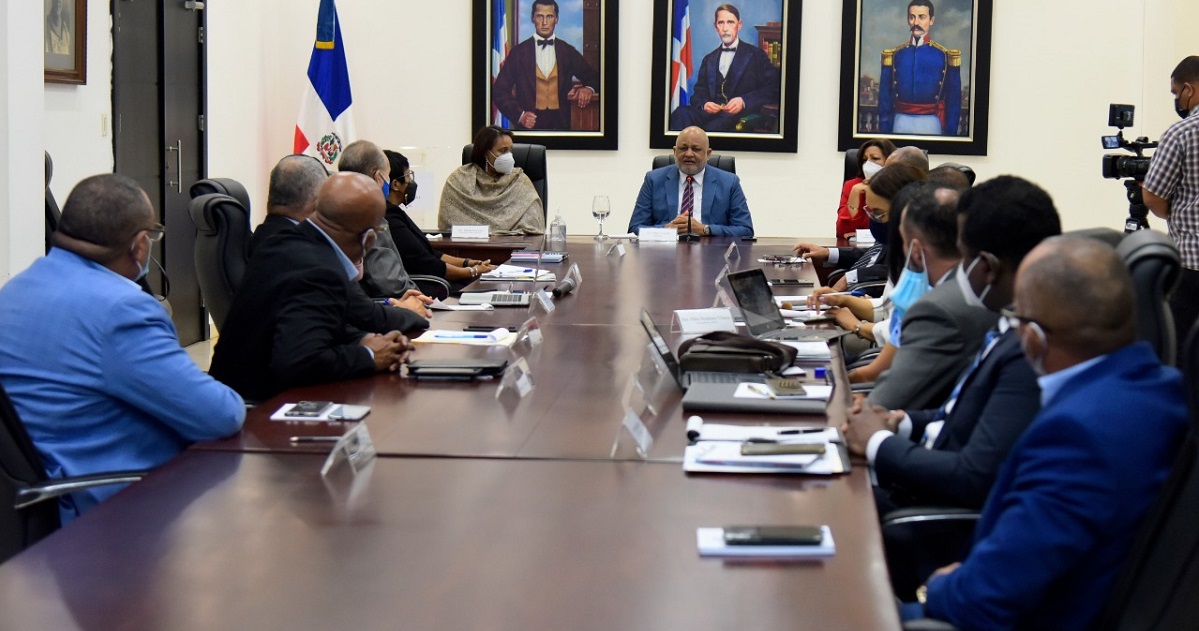  imagen El ministro de Educaci&oacute;n, Roberto Fulcar 