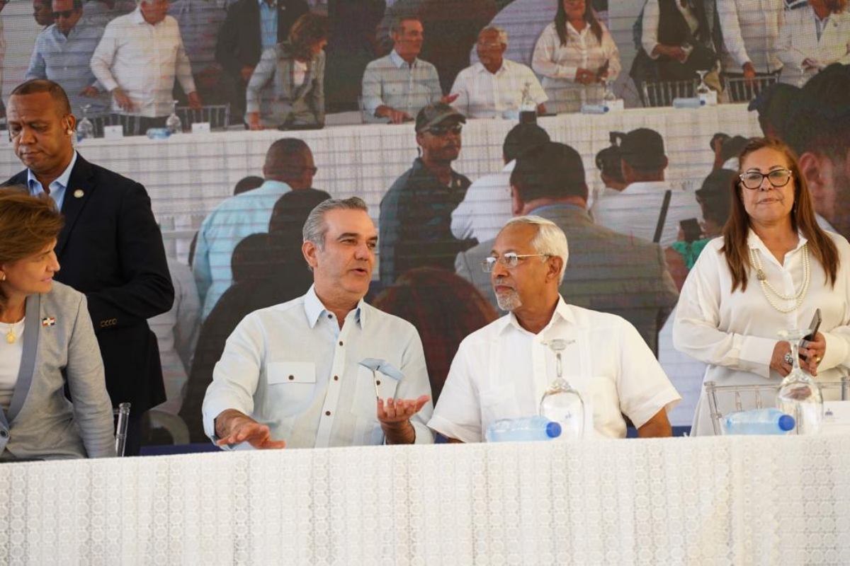  imagen Presidente y ministros de Educaci&oacute;n y Obras P&uacute;blicas entregan seis talleres t&eacute;cnicos en el Instituto Polit&eacute;cnico Industrial Don Bosco Salesiano, en Santiago. 