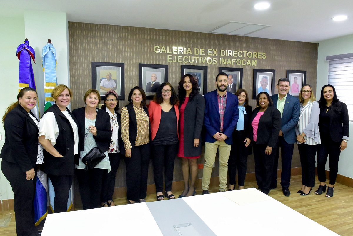  imagen El evento se desarroll&oacute; en el sal&oacute;n de reuniones del Inafocam y cont&oacute; con la participaci&oacute;n de Altagracia Olivo, directora de Gesti&oacute;n de Redes de Servicios del INAIPI; Cristina Molina, vicerrectora de proyectos y Decana de Educaci&oacute;n de la UCE; Susana Santar&eacute;n y Leandro Bleger, docentes del IIPE-UNIESCO; directivos y encargados departamentales del Inafocam.&nbsp;
&nbsp; 