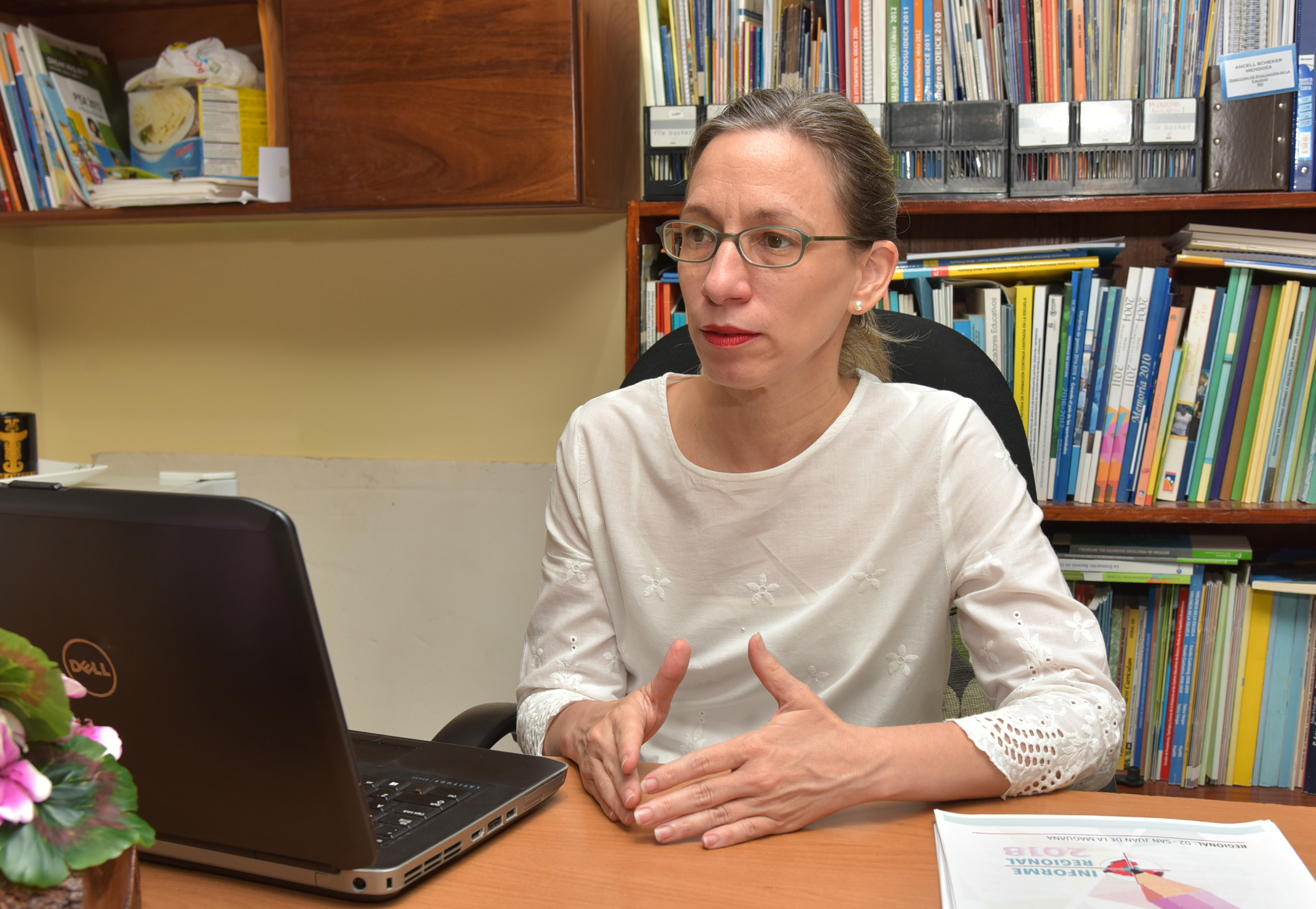  imagen Estudiante de modalidad adulta durante evaluaci&oacute;n. 