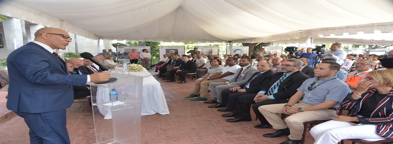  imagen Licenciado Henry Santos 