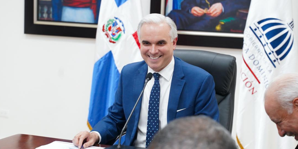  imagen ministro de Educaci&oacute;n, Luis Miguel De Camps, en el salon Ercilia Pepin con la Comisi&oacute;n Especial para la Apertura del A&ntilde;o Escolar&nbsp; 