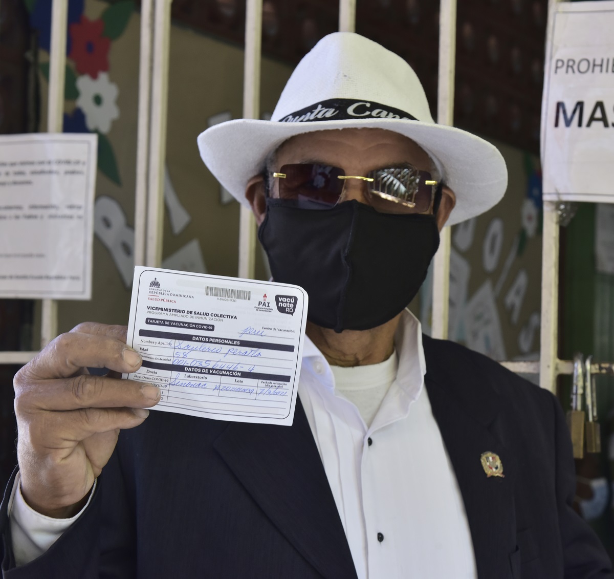  imagen Marchaba este domingo a buen ritmo el proceso de vacunaci&oacute;n del personal docente y administrativo, bajo la organizaci&oacute;n de los ministerios de Salud P&uacute;blica y de Educaci&oacute;n. 