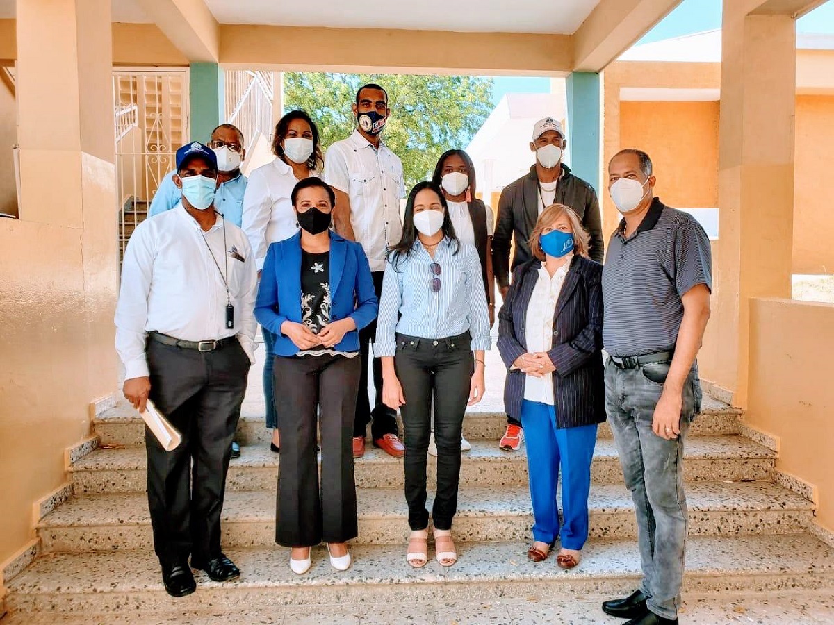  imagen La encargada de Gesti&oacute;n Humana del Ministerio de Educaci&oacute;n, Dilia Stephany Ubiera y la directora de la Regional 08 de Educaci&oacute;n, Marieta D&iacute;az
&nbsp; 