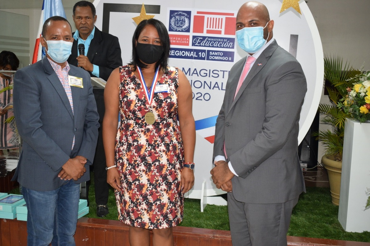  imagen Regional de Educaci&oacute;n 10 reconociendo maestros, t&eacute;cnicos y coordinadores curriculares con la medalla al M&eacute;rito Magisterial 2020 