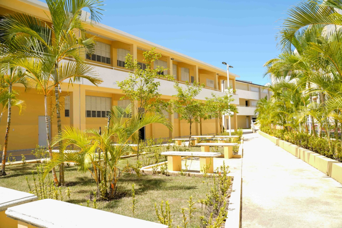  imagen Presidente y ministros de Educaci&oacute;n y Obras P&uacute;blicas entregan seis talleres t&eacute;cnicos en el Instituto Polit&eacute;cnico Industrial Don Bosco Salesiano, en Santiago. 