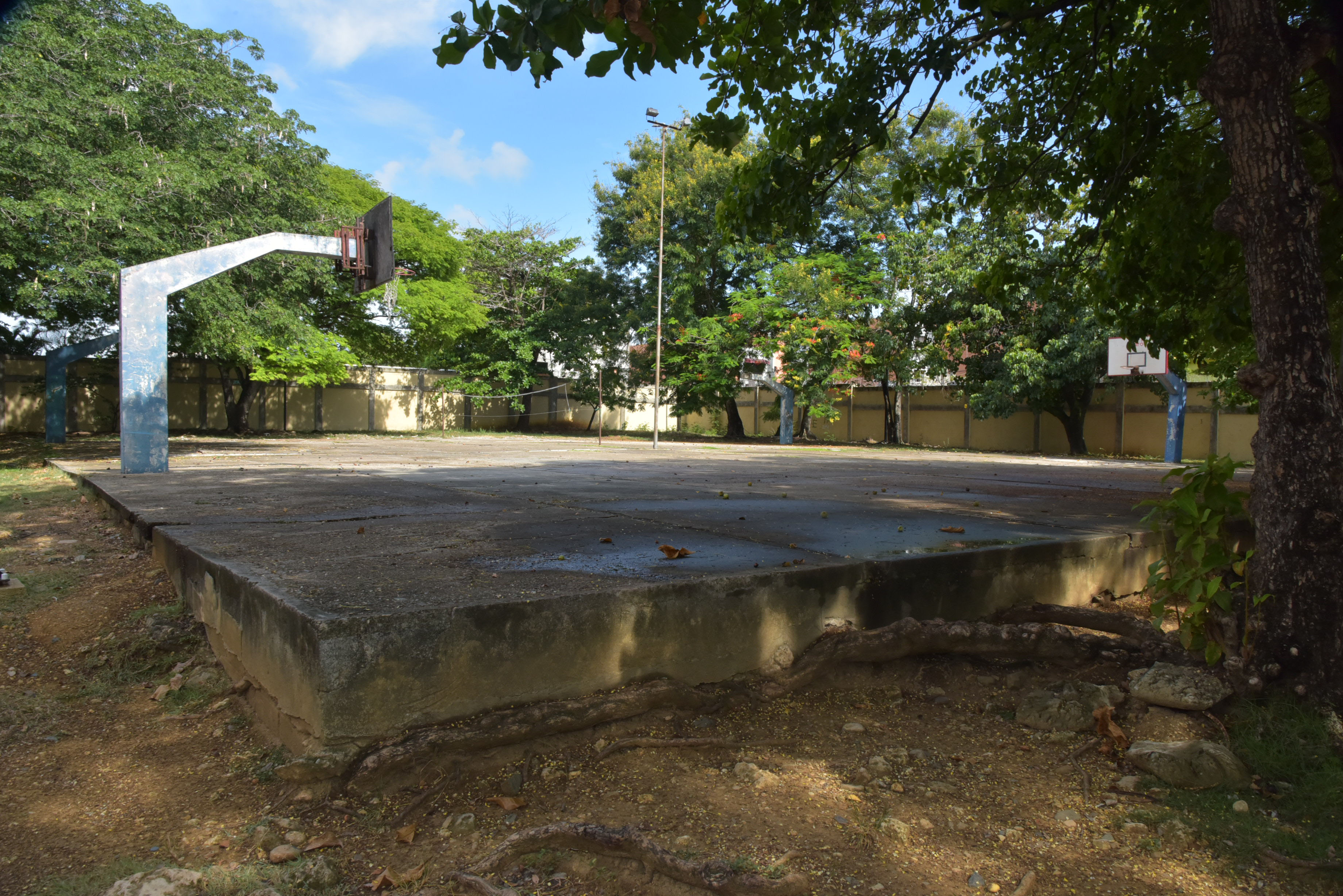  imagen Ministro Pe&ntilde;a Mirabal durante su recorrido por instalaciones de Polit&eacute;cnico. 