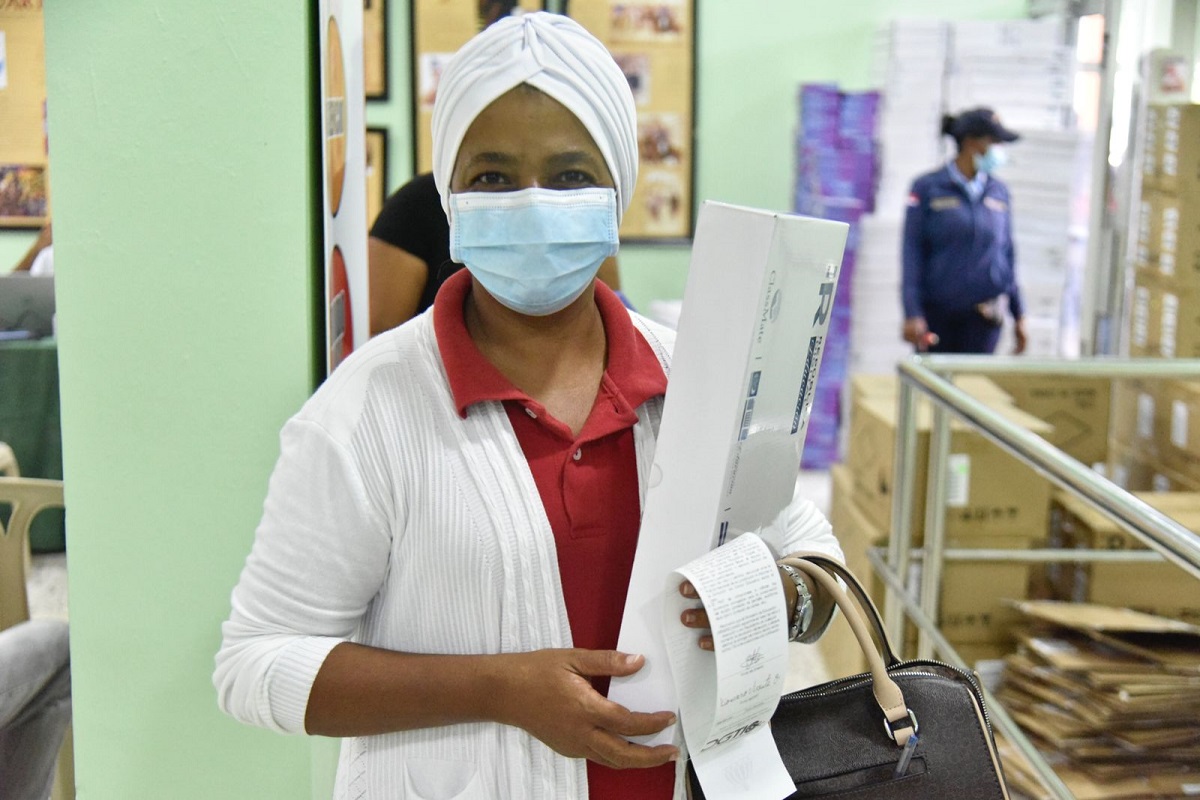  imagen El presidente Luis Abinader y el ministro Roberto Fulcar 