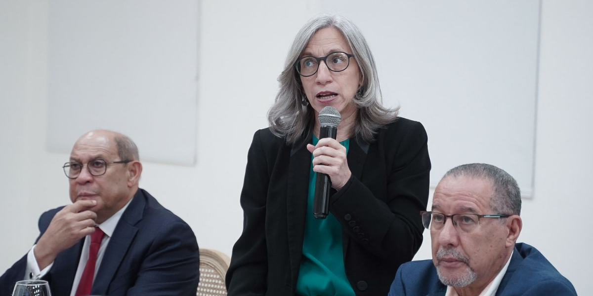  imagen ministro de Educaci&oacute;n, Luis Miguel De Camps en&nbsp;reuni&oacute;n del Consejo Nacional de Educaci&oacute;n&nbsp; 