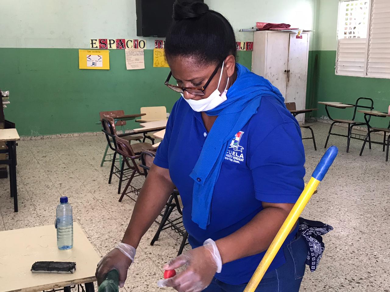  imagen Trabajos de igienizaci&oacute;n y desinfecci&oacute;n de centro educativo. 