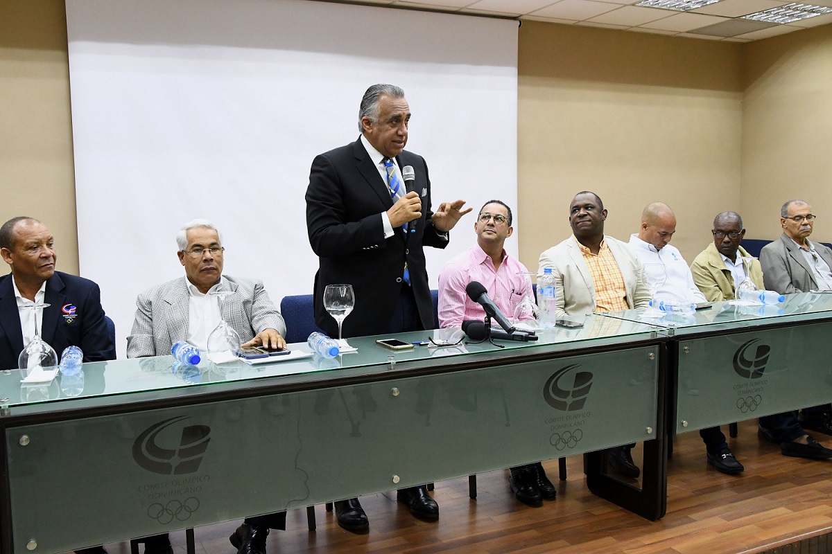  imagen Luis&iacute;n Mej&iacute;a, presidente del Comit&eacute; Ol&iacute;mpico Dominicano, habla en el marco del congresillo t&eacute;cnico de los Juegos Escolares 